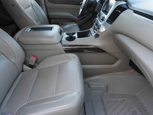 Used 2019 GMC Yukon SLT w/ Graphite Edition image 9