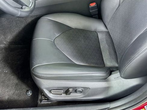 Used 2018 Toyota Camry XSE image 19