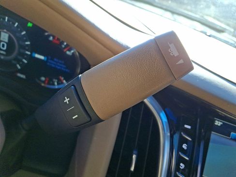 Used 2020 Cadillac Escalade Platinum image 17