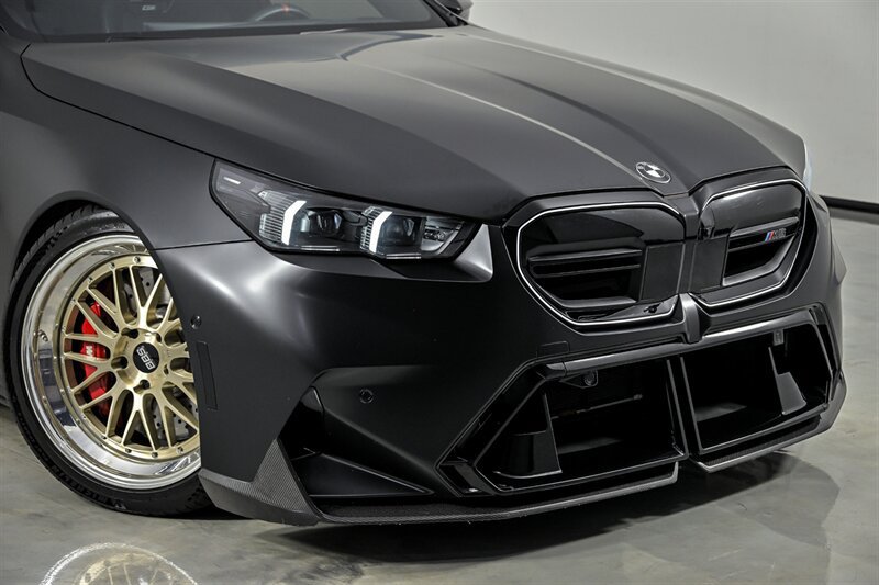 Used 2025 BMW M5 Touring AWD/4WD image 2