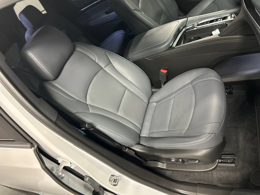 Used 2024 Buick Enclave Essence w/ Sport Touring Edition FWD image 26