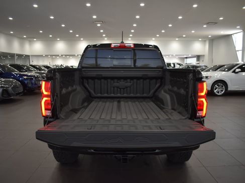 Used 2026 Chevrolet Colorado ZR2 w/ Technology Package AWD/4WD image 7