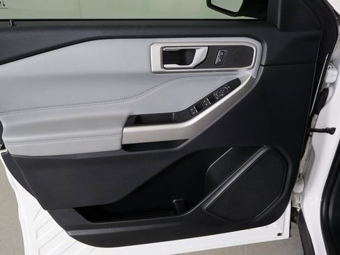 Used 2022 Ford Explorer XLT w/ Equipment Group 202A image 22