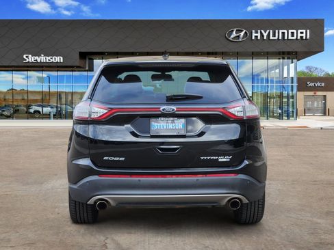 Used 2018 Ford Edge Titanium image 3