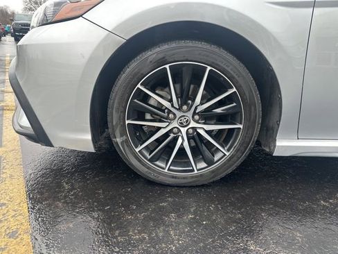 Used 2021 Toyota Camry SE image 18