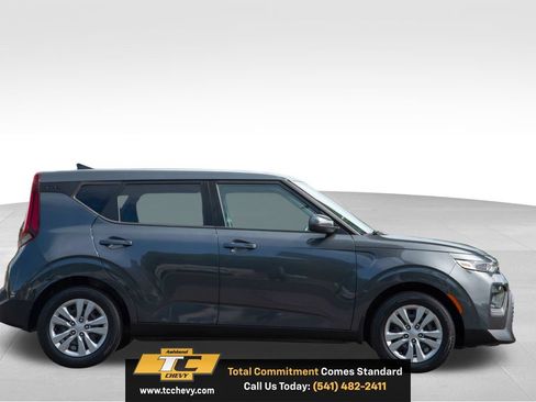Used 2022 Kia Soul LX FWD image 5