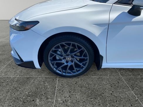 Used 2025 Toyota Camry SE image 14