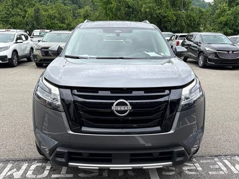 Certified 2024 Nissan Pathfinder Platinum w/ Black Appearance Package AWD/4WD image 8