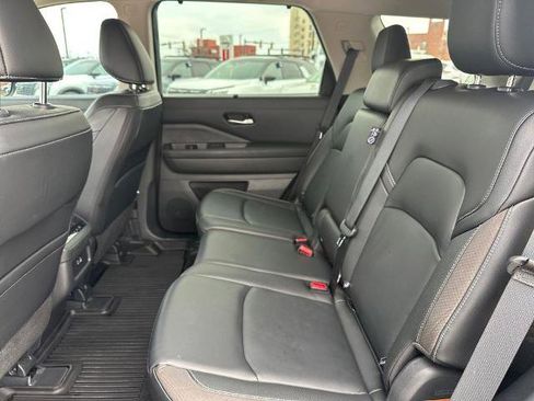 Certified 2023 Nissan Pathfinder SL image 24