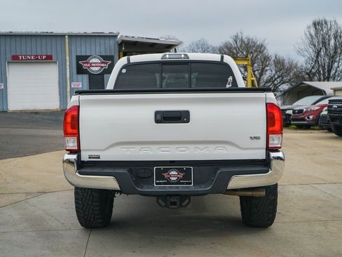 Used 2016 Toyota Tacoma SR5 image 28