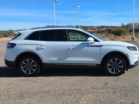 Used 2023 Lincoln Nautilus Reserve image 2