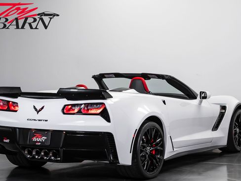 Used 2015 Chevrolet Corvette Z06 w/ 3LZ Preferred Equipment Group RWD image 5