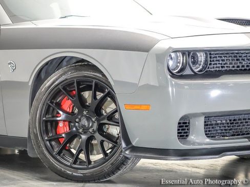 Used 2017 Dodge Challenger SRT Hellcat RWD image 3