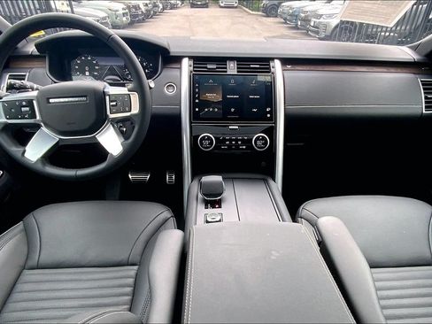 Certified 2025 Land Rover Discovery Dynamic SE AWD/4WD image 15