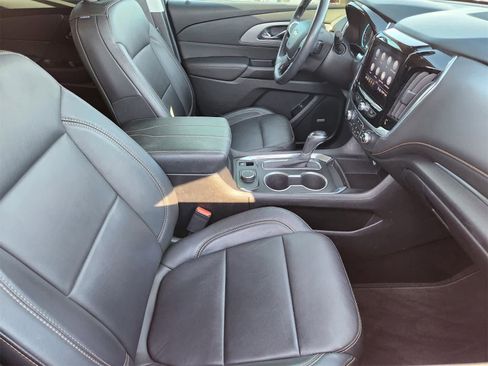 Used 2020 Chevrolet Traverse LT w/ LT Premium Package image 14