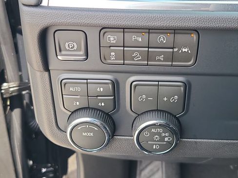 New 2026 Chevrolet Suburban Z71 w/ Comfort Package AWD/4WD image 24