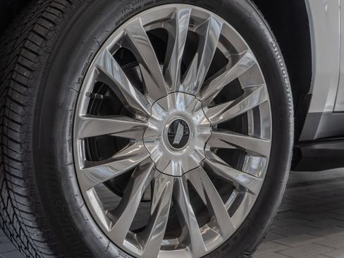 Used 2024 Cadillac Escalade Premium Luxury AWD/4WD image 31