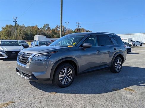 Used 2023 Nissan Pathfinder SL image 9