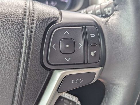 Used 2014 Toyota Highlander Limited Platinum FWD image 28