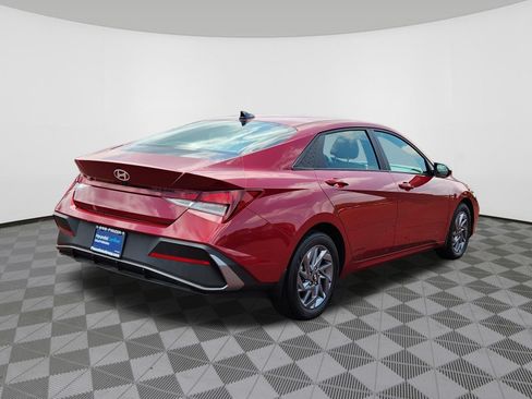 Certified 2024 Hyundai Elantra SEL FWD image 4
