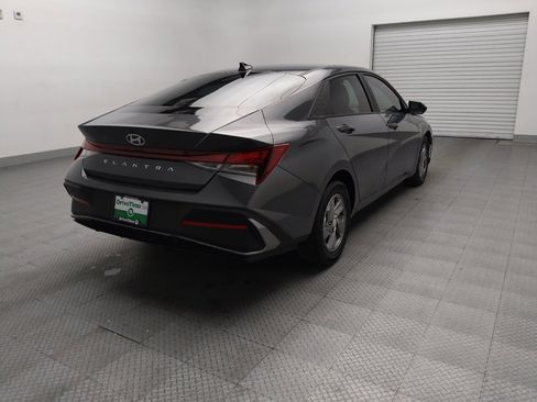 Used 2024 Hyundai Elantra SE image 9