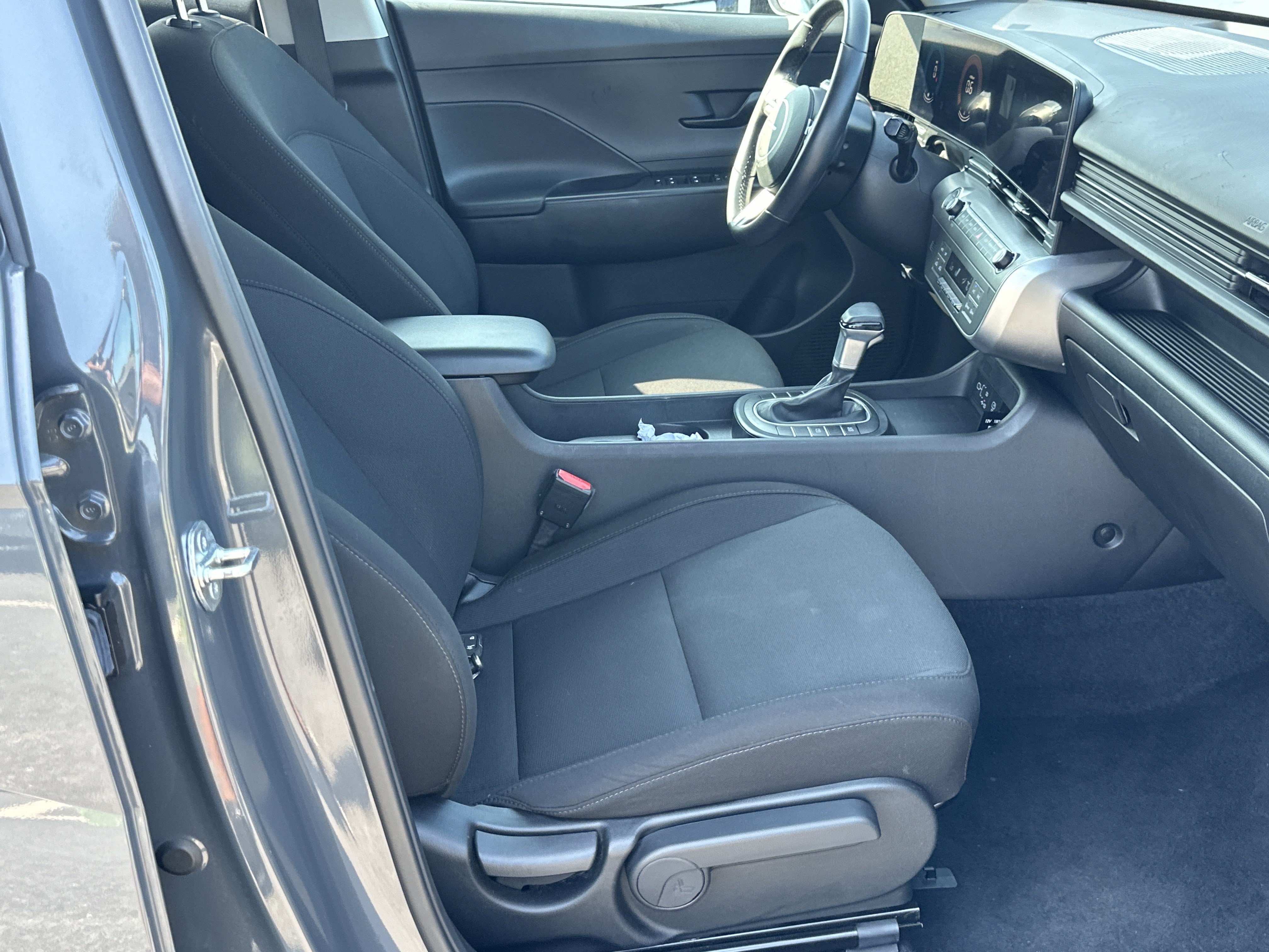 Used 2025 Hyundai Kona SEL FWD image 14