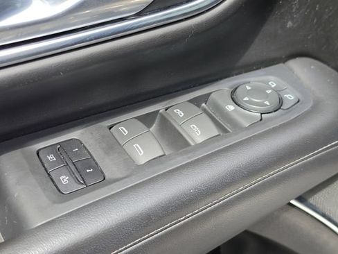 Used 2023 Chevrolet Suburban LT RWD image 21