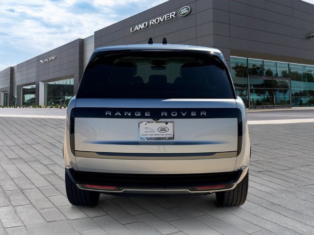 Used 2024 Land Rover Range Rover SE AWD/4WD image 4
