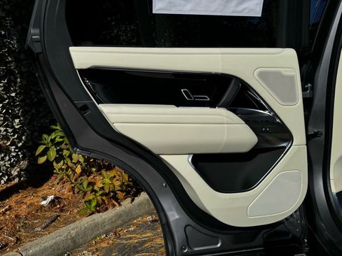 New 2025 Land Rover Range Rover SE image 12