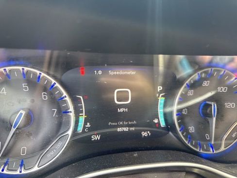 Used 2018 Chrysler Pacifica Touring-L Plus w/ Advanced Safetytec Group FWD image 6