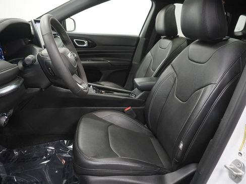 Certified 2023 Jeep Compass High Altitude w/ Driver Assist Group I AWD/4WD image 17