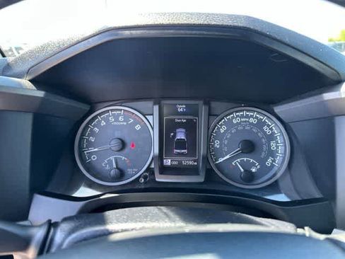 Used 2017 Toyota Tacoma TRD Sport AWD/4WD image 5