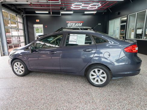 Used 2012 Ford Fiesta SE image 2