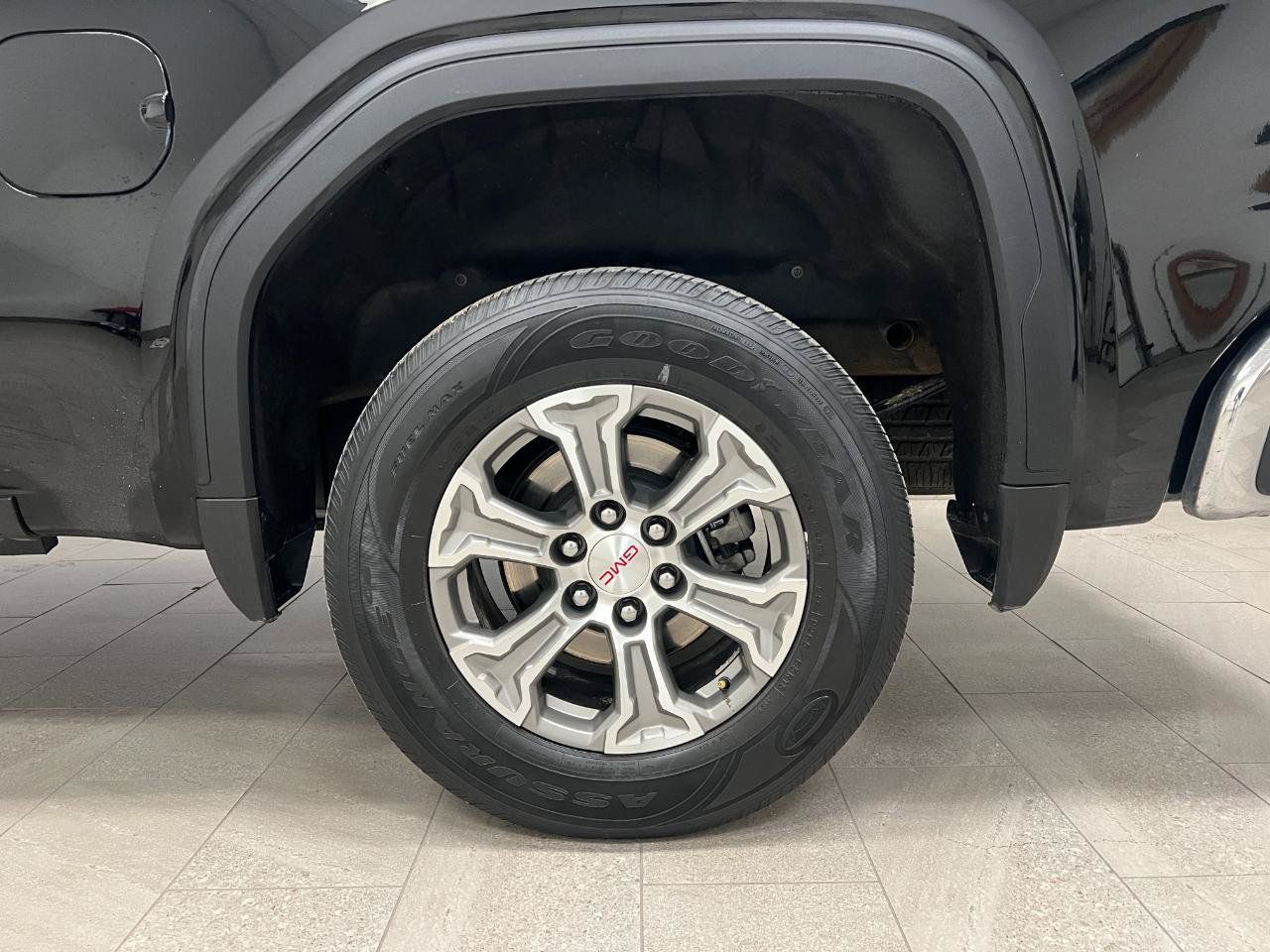 Used 2025 GMC Sierra 1500 SLT AWD/4WD image 71
