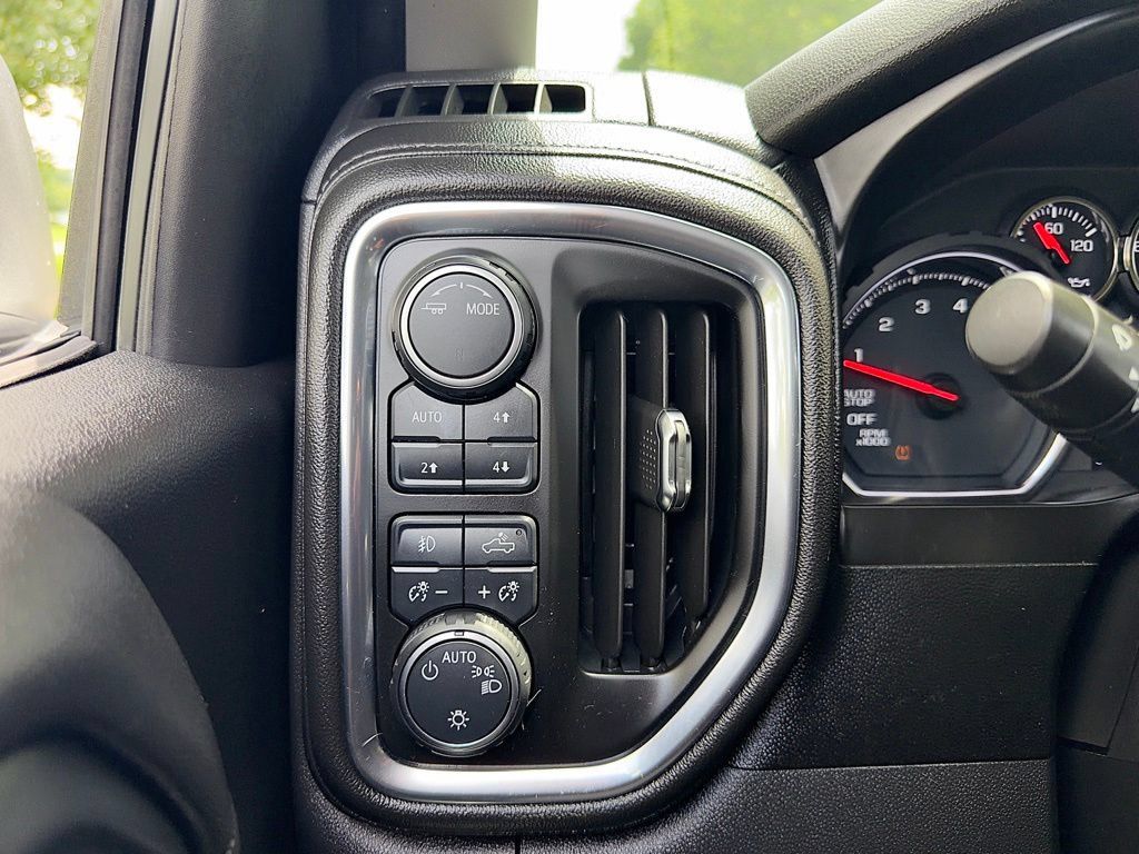 Used 2020 Chevrolet Silverado 1500 RST AWD/4WD image 17