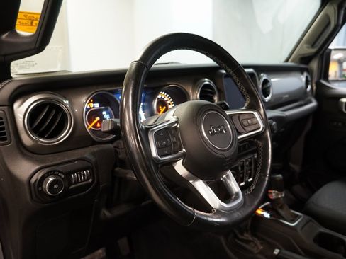 Used 2020 Jeep Wrangler Unlimited Sahara image 6