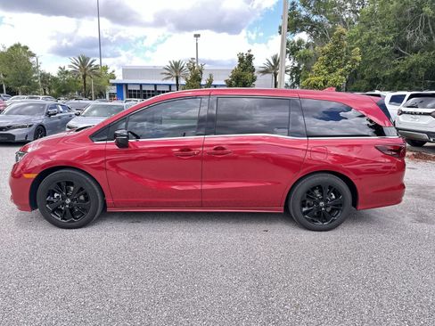 Used 2024 Honda Odyssey Sport image 3