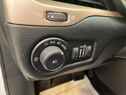 Used 2015 Jeep Cherokee Latitude w/ Cold Weather Group image 30