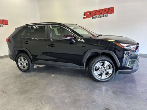 Used 2025 Toyota RAV4 XLE AWD/4WD image 2