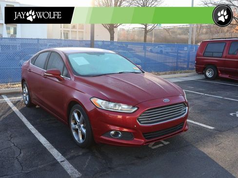 Used 2015 Ford Fusion SE image 1