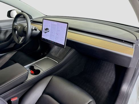 Used 2021 Tesla Model 3 Standard Range image 29