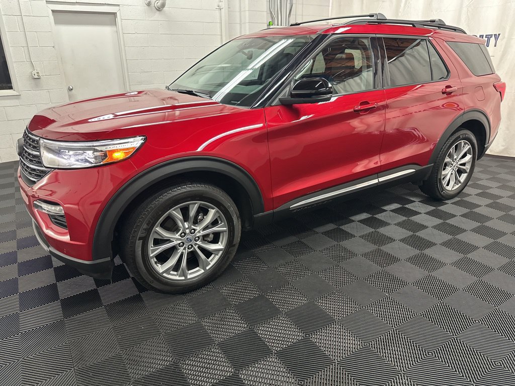 Used 2023 Ford Explorer XLT w/ Equipment Group 202A AWD/4WD image 5