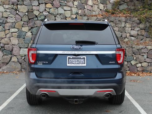 Used 2017 Ford Explorer Limited w/ Equipment Group 301A image 8