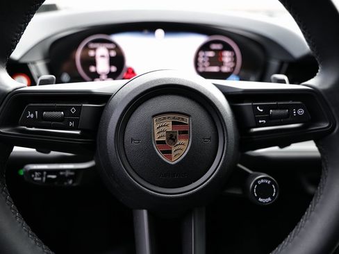 Certified 2025 Porsche Cayenne image 32