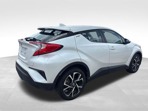 Used 2022 Toyota C-HR XLE FWD image 6