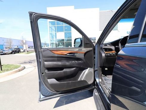 Used 2019 Cadillac Escalade Luxury AWD/4WD image 36