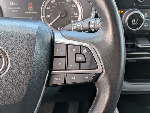 Certified 2023 Toyota Highlander XLE image 30