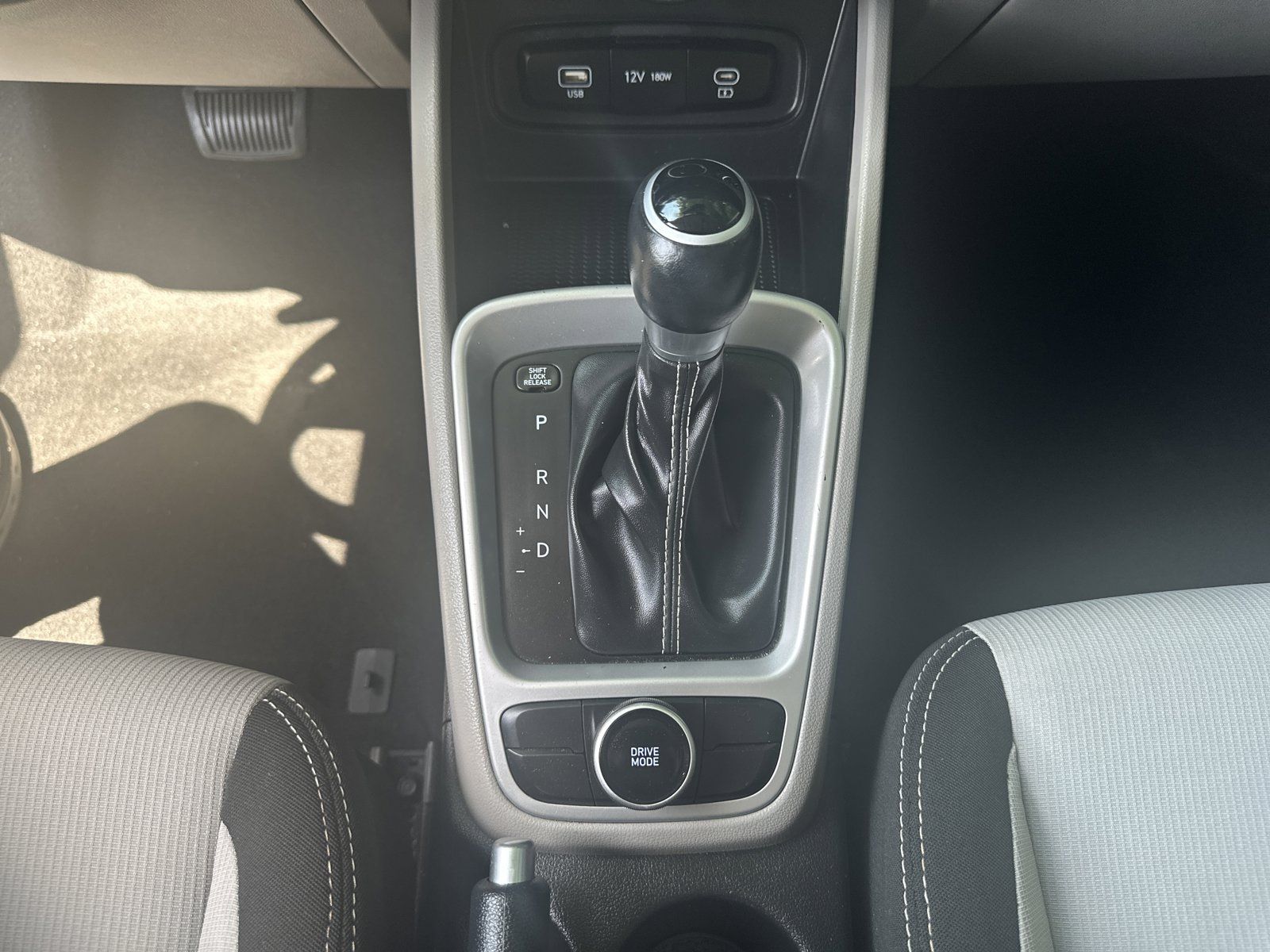 Used 2025 Hyundai Venue SEL FWD image 17