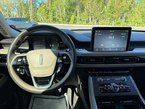 Used 2023 Lincoln Aviator Reserve RWD image 10
