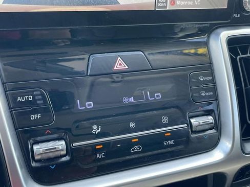 Certified 2022 Kia Sorento S w/ Panoramic Sunroof Package FWD image 36